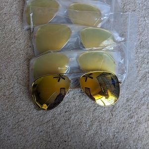 Gold tone polarized sunglasses. per piece 😍